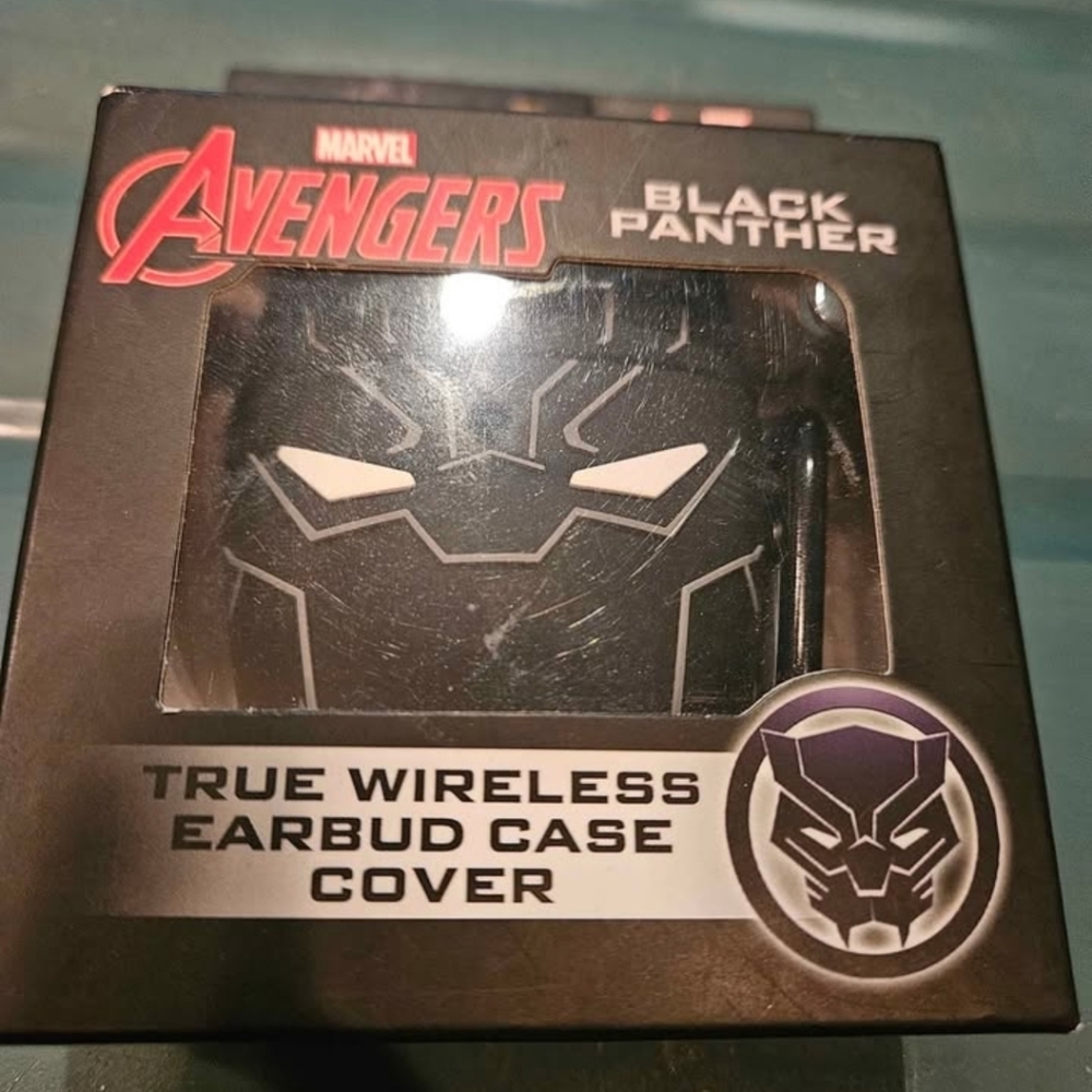 MARVEL AVENGERS BLACK PANTHER EARBUD CASE